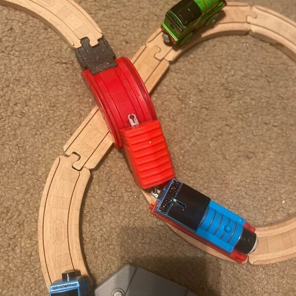 2013 Vintage Thomas & Friends Wooden Train Track Set with Multiple Engines - Picture 9 of 9